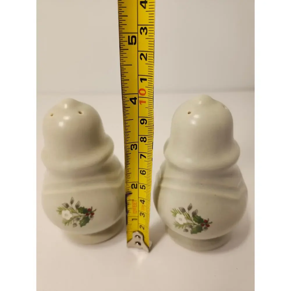 Pfaltzgraff Christmas Heirloom Stoneware Salt and Pepper Shaker Set Vintage - Picture 7 of 9